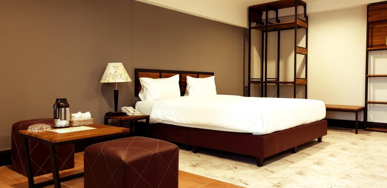 The Canal Hotel Бангкок Экстерьер фото